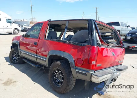 1999 Chevrolet Tahoe из США, поврежденный, VIN 3GNEK18R8XG162710